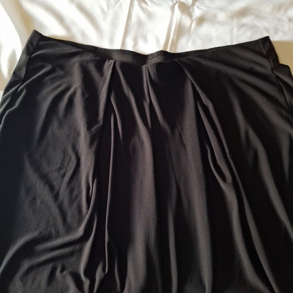 Black polyester elastic waist wide leg capris - Picture 2 of 4